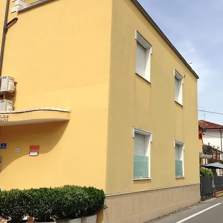 Yellow 公寓式酒店 3*