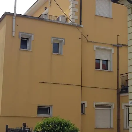 Apart-hotel Yellow 3*