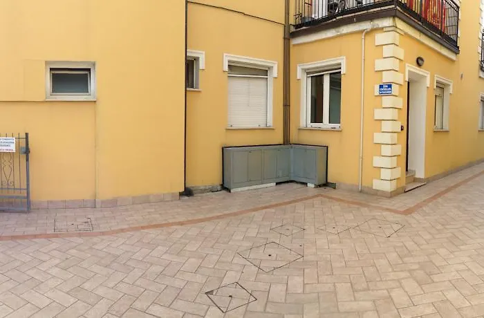 Yellow Apart Otel Rimini