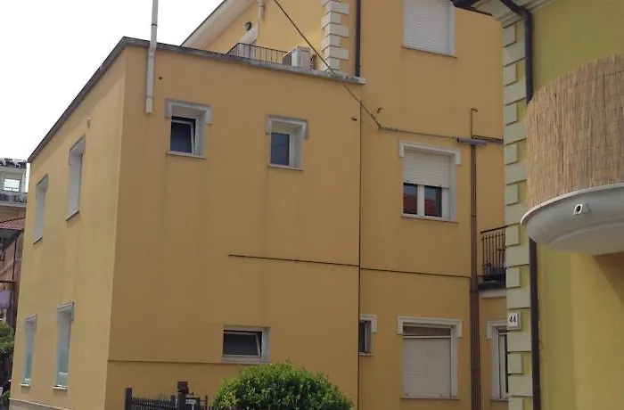 Aparthotel Yellow 3*