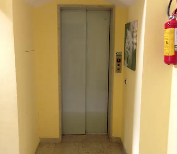 Yellow Aparthotel 3*